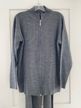 Women’s Gray Ribbed Full-Zip Sweater & knit wide-leg pants